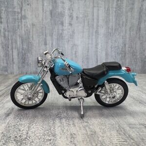 Maisto 1:18 Scale Honda Shadow VT 1100 C2 Motor Bike Motorcycle